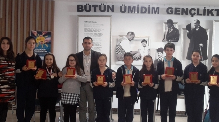 Eryaman Okyanus Koleji Ortaokulu Örnek Öğrencileri Plaketlerini Aldı