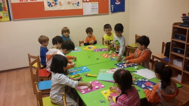 Fatih Okyanus Koleji Gökkuşağı Grubu Sanat Dersinde