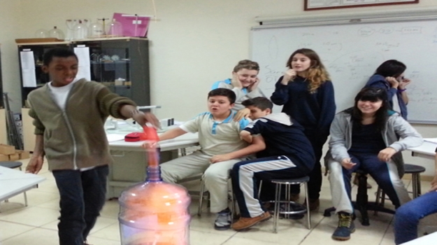 Fen Laboratuvarında Gaz Basıncı Deneyleri