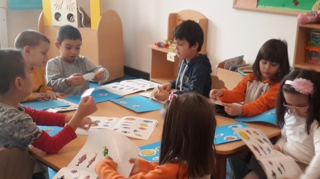 İncek Okyanus Okul Öncesi Güneş Grubu Bu Hafta "Splash in the Ocean" Kitabını Okudu