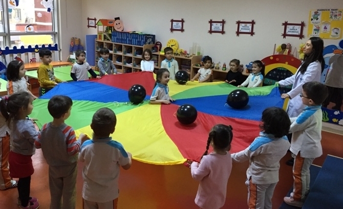 Güneşli Okyanus Koleji Okul Öncesi Gökkuşağı Grubu Oyun Etkinliğinde