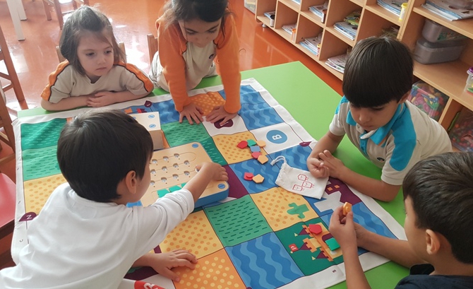 Güneşli Okyanus Koleji Okul Öncesi Gökkuşağı Grubu Kodlama Dersinde