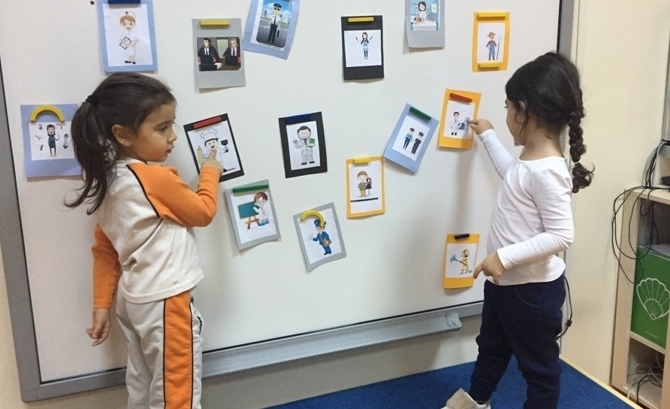 Güneşli Okyanus Koleji Okul Öncesi Çiçekler Grubu Türkçe Dil Etkinliğinde
