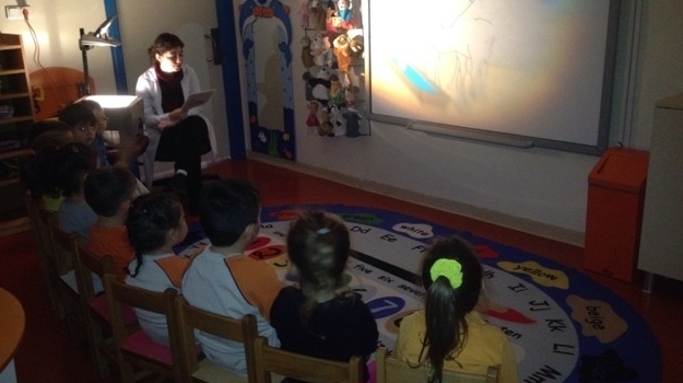 Güneşli Okyanus Koleji Okul Öncesi Çiçekler Grubu Türkçe Dil Etkinliğinde