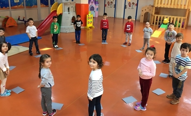 Güneşli Okyanus Koleji Okul Öncesi Gezegenler Grubu Oyun Etkinliği Dersinde