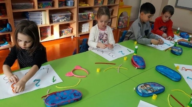 Güneşli Okyanus Koleji Okul Öncesi Gezegenler Grubu Okuma Yazmaya Hazırlık Çalışmasında