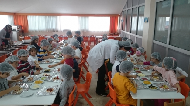 Güneşli Okyanus Koleji Okul Öncesi Gökkuşağı Grubu Pizza Etkinliğinde