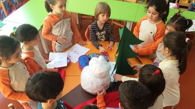Güneşli Okyanus Koleji Okul Öncesi Gökkuşağı Grubu Sanat Etkinliği Dersinde