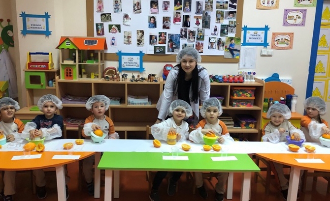 Güneşli Okyanus Koleji Okul Öncesi Rüzgârlar Grubu Günlük Yaşam Becerileri Etkinliğinde.