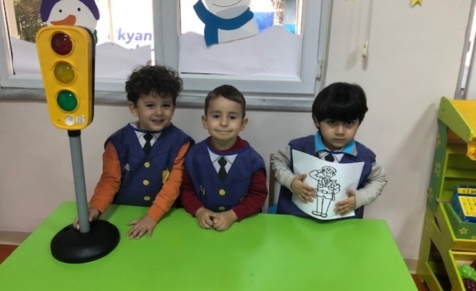 Güneşli Okyanus Koleji Okul Öncesi Rüzgarlar Grubu Bilingual Dersinde