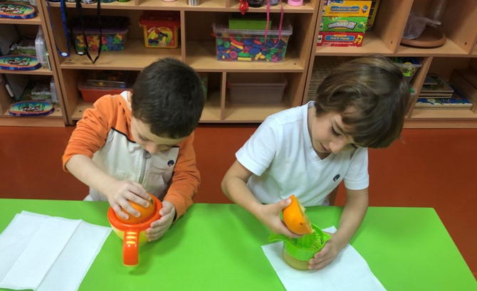 Güneşli Okyanus Koleji Okul Öncesi Yunuslar Grubu Günlük Yaşam Becerileri Etkinliğinde