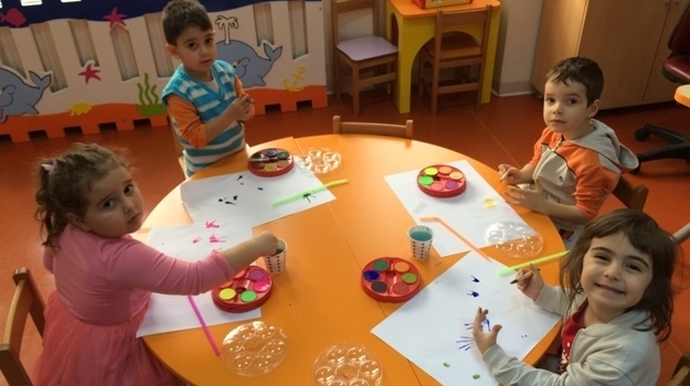 Güneşli Okyanus Koleji Okul Öncesi Yunuslar Grubu Üfleme Çalışması Yapıyor