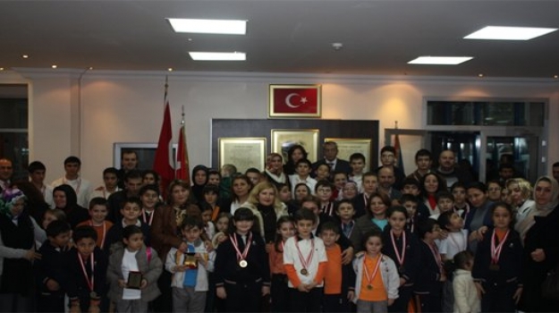 Güneşli Okyanus Kolejinde Ödül Töreni