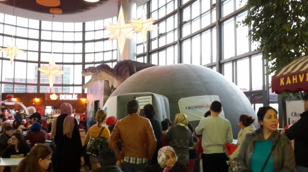 Güneşli Okyanus Starcity AVM'de Planetaryum Çadırı Kurdu