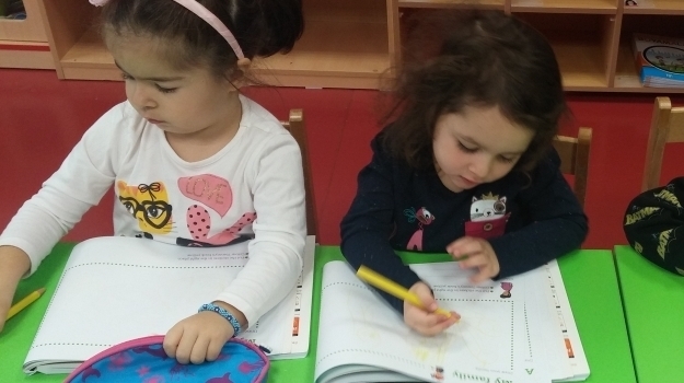Halkalı Okul Öncesi Ağaçlar Grubu İngilizce Dersinde.