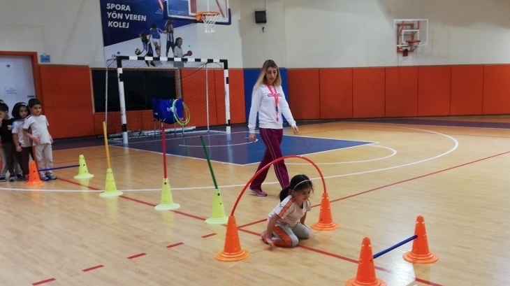 Halkalı Okul Öncesi Gökkuşağı Grubu Öğrencileri Beceri Koordinasyon Dersinde.