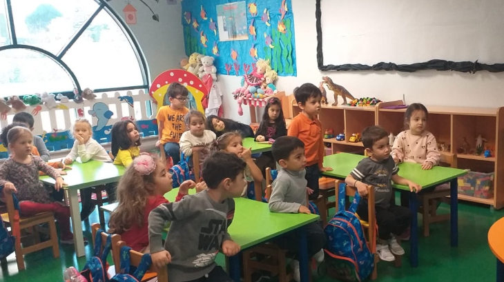 Halkalı Okul Öncesi Mercan Grubu Öğrencileri Deney Yapıyor.