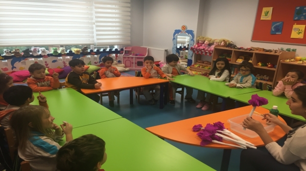Halkalı Okyanus Koleji Okul Öncesi Yunuslar Grubu Fen-Doğa Dersinde.