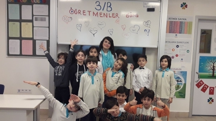 İlkokul Kademesi Öğrencilerinden Öğretmenlerine Öğretmenler Günü Süprizi