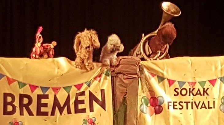 İncek Okul Öncesi Gezegenler Sınıfı Tiyatro Tempo'da Bremen Orkestrası İsimli Tiyatro Gösterisini İzlediler.