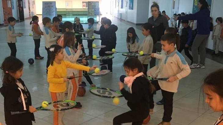 İncek Okyanus Koleji İlkokul Kademesi Öğrencileri Koridor Etkinliğinde