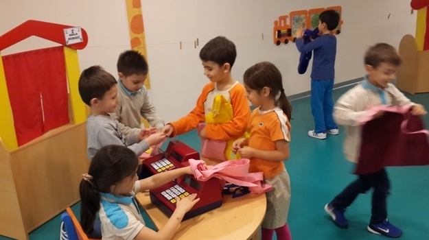 Kemerburgaz Okyanus Koleji Gökkuşağı Grubu İngilizce Dersinde