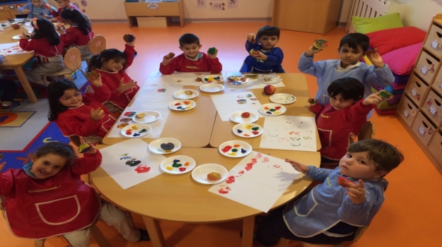 Kemerburgaz Okyanus Koleji Yıldızlar Grubu Sanat etkinliği Yapıyor