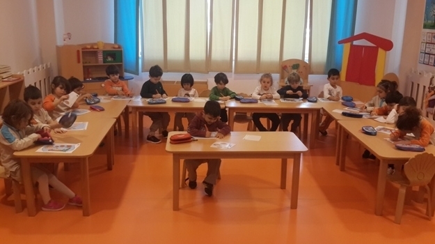 Kemerburgaz Okyanus Koleji yunuslar  Grubu İngilizce Dersinde