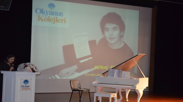 Bahçeşehir Okyanuslu Koral Erdeniz'den Öğretmenlerine Konser Sürprizi
