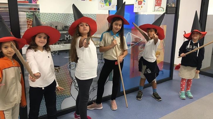 Lara Okyanus İlkokulu Resim Derslerinde "Harry Potter" Konsepti İçin Kendi Şapkalarını Yaptılar