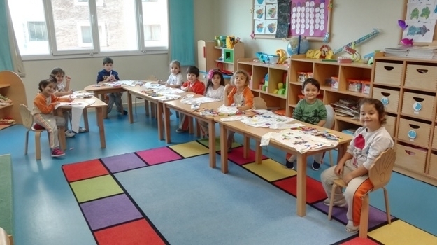 Mavişehir Balıklar Grubu Sanat Etkinliğinde Tişört Boyadı