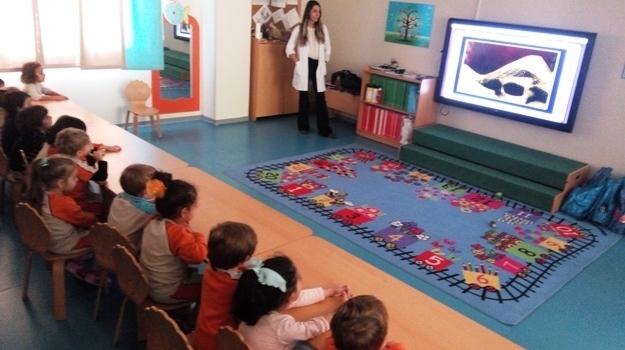 Mavişehir Çiçekler Grubu Fastrackids Dersinde Biyoloji Konusunu İşliyor