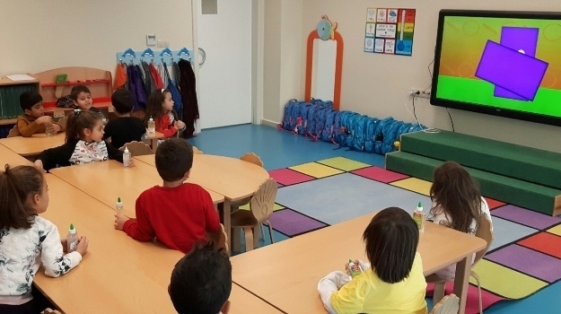 Mavişehir Gezegenler Grubu Sanat Etkinliğinde Geometrik Şekilleri Tekrar Ediyor