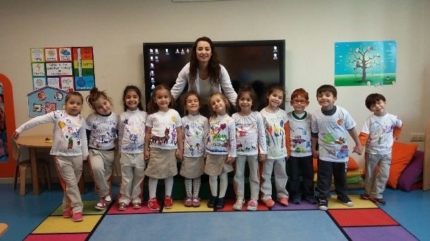 Mavişehir İnciler Grubu Sanat Etkinliğinde Tişört Boyama Çalışması Yaptı