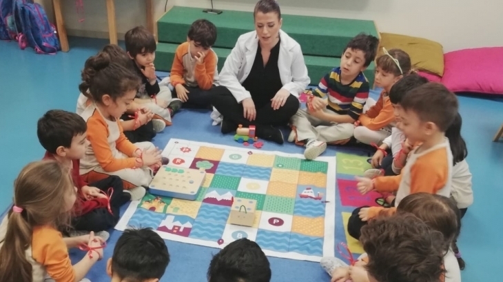 Mavişehir Okyanus Koleji Okul Öncesi Kuşlar Grubu Kodlama Dersinde