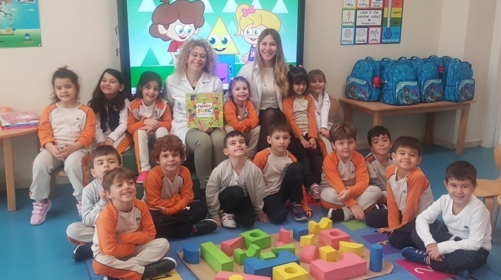 Mavişehir Okyanus Koleji Okul Öncesi Yıldızlar Grubu İngilizce Dersinde