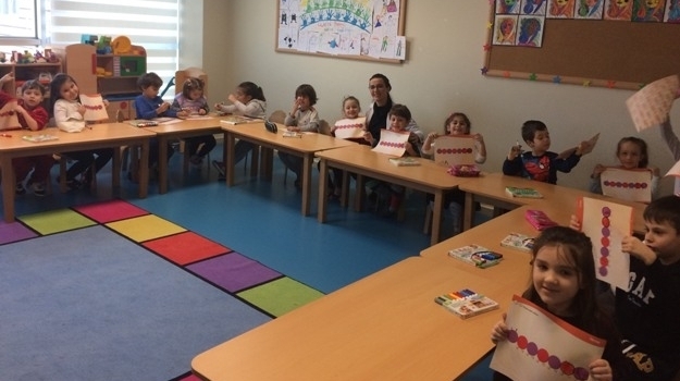 Mavişehir Yıldızlar Grubu İngilizce Dersinde Geometrik Şekilleri Öğreniyor