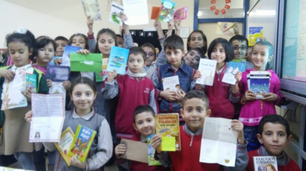 Mimarsinan Okyanus Koleji 3-A Sınıfı Öğrencilerinden Mektup Arkadaşlarına Hediyeler
