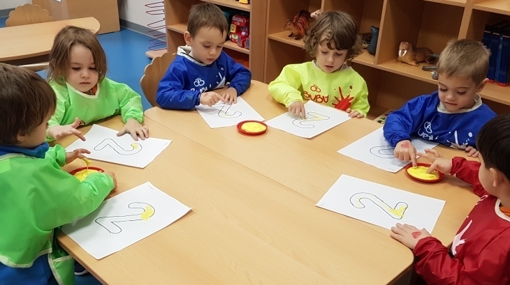 Mimarsinan Okyanus Koleji Okul Öncesi Çiçekler Grubu Okuma Yazma Dersinde