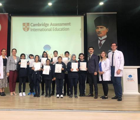 Mimarsinan Okyanus Ortaokulunda Öğrencilerimiz Cambridge Sertifikalarını Aldılar