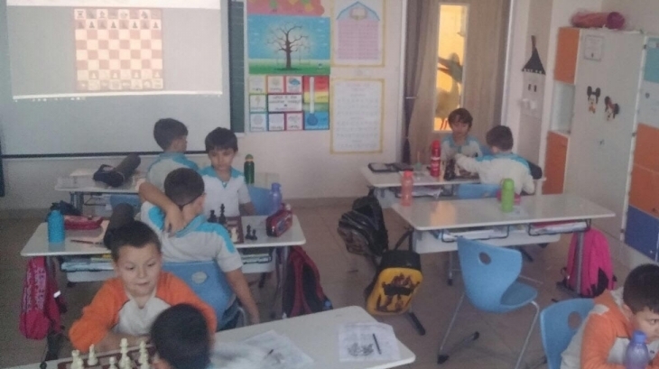 1. Sınıflar Satranç Dersinde