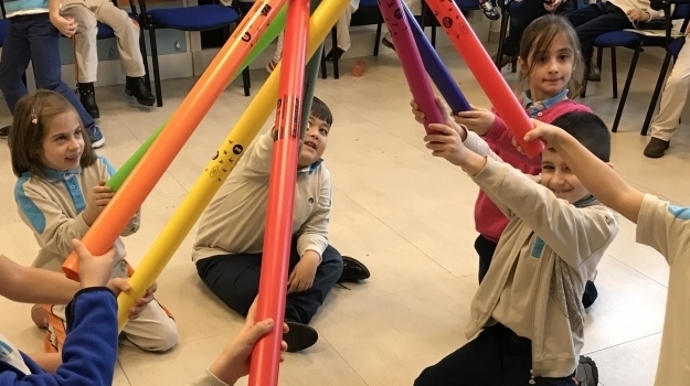Nilüfer Okyanus Koleji İlkokulunda 2/A Sınıfı ile Boomwachers Etkinliği