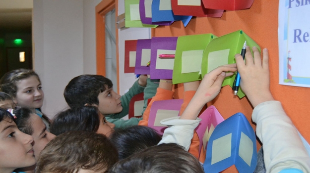Öğrencilerin "Kitap Öneri" Panosu