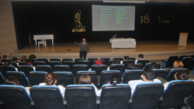 Öğretmenlere "Öğrenci İletişimi" Semineri