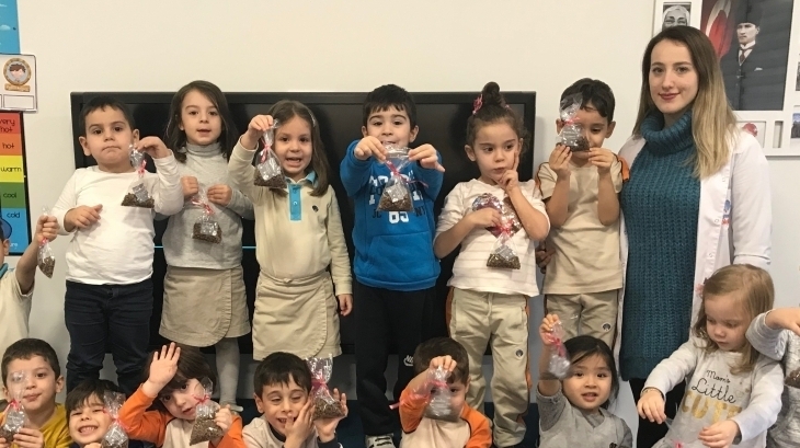 Okul Öncesi B Grubu Öğrencileri Sokaktaki Dostlarımızı Unutmadı