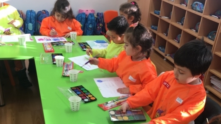 Okul Öncesi Bulutlar Grubu öğrencileri Sanat Etkinliği Dersinde