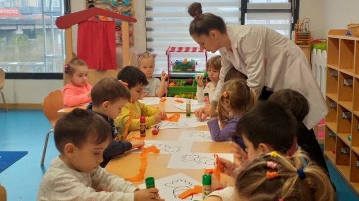 Okul Öncesi Çiçekler Grubu Sanat Etkinliği  Dersinde