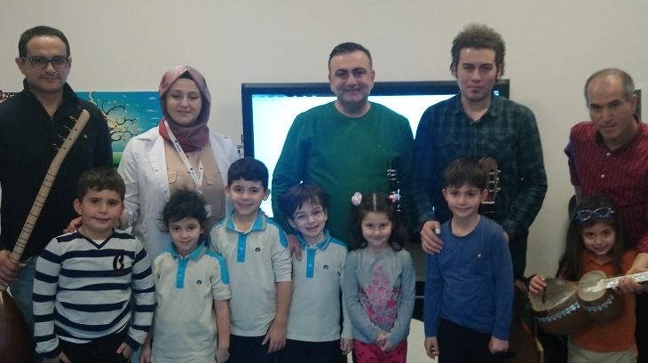 Okul Öncesi Gezegenler Sınıfı Enstrümanları Tanıyor.