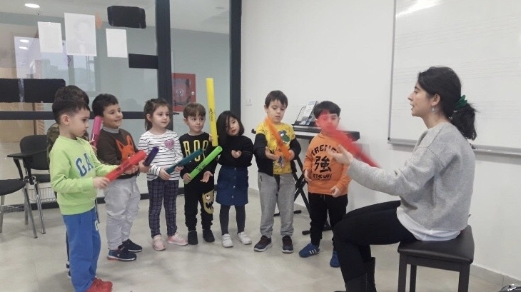 Okul Öncesi Öğrencileri İlgi ve Yetenek Müzik Dersinde