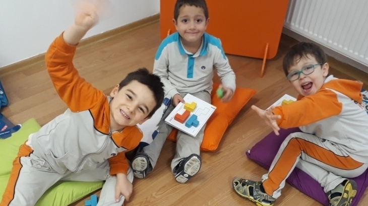 Okul Öncesi Yıldızlar Grubu Öğrencileri Düşünme Becerileri Dersinde